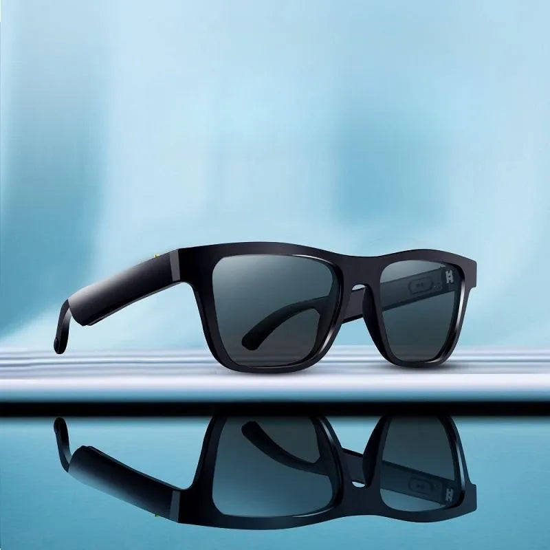 Occhiali intelligenti con tecnologia futuristica, auricolare Bluetooth e occhiali da sole